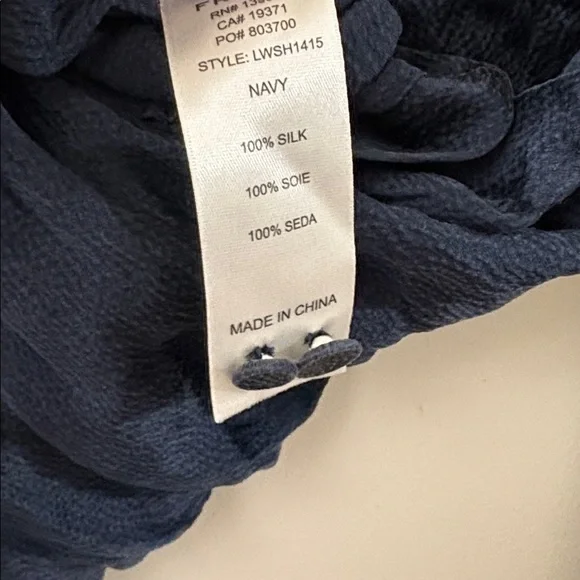 Frame Denim navy blue button down silk blouse - women’s size small - Picture 3 of 4